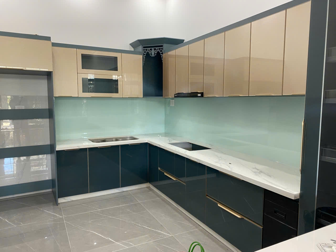 Tủ bếp nhôm kính cao cấp